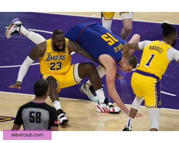 41岁詹姆斯连续11战出手受限为胜利转型却因裁判判罚无奈显落寞
