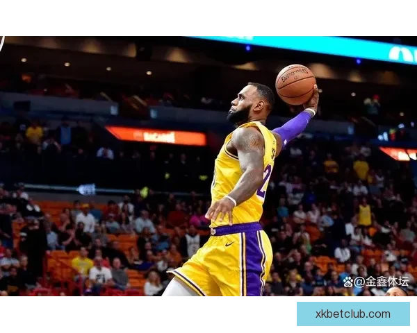 詹姆斯48战77记扣篮再创纪录高效成球队第三进攻核心