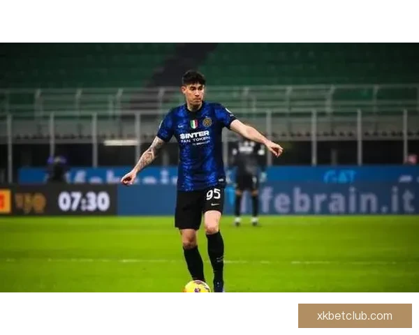 国米球迷齐聚为巴斯托尼加油昂首挺胸声援永不孤单 国米球迷齐聚为巴斯托尼加油昂首挺胸声援永不孤单