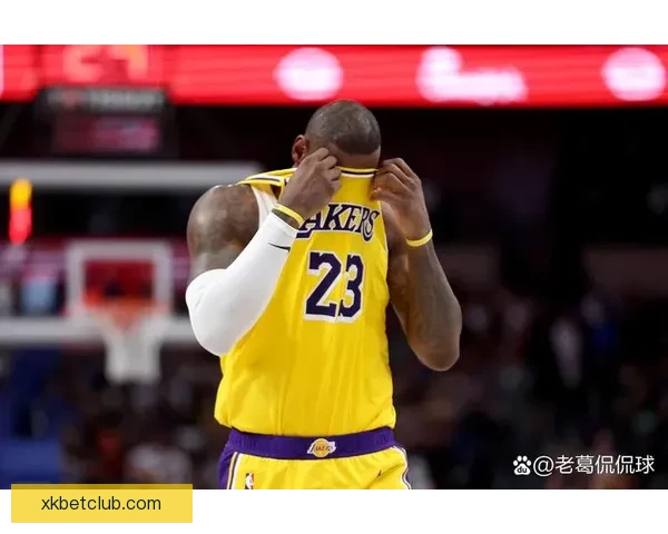 湖人提前缴械遭球迷痛批 勒布朗末节面无表情彻底失望